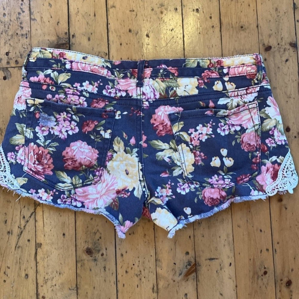 Mudd womens medium micro shorts grey floral cotton low rise boho lace whimsygoth - Picture 11 of 12